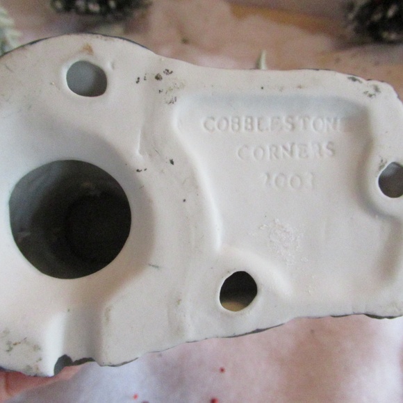 Vintage  Cobblestone Corners 2003 Fishing Supplies - Picture 6 of 6